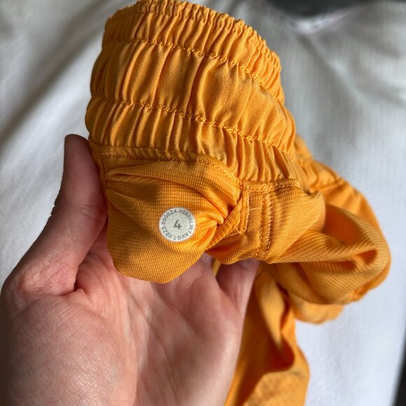 Lululemon Hotty Hot Low Rise Short 4” Mango Dream - Picture 2 of 4